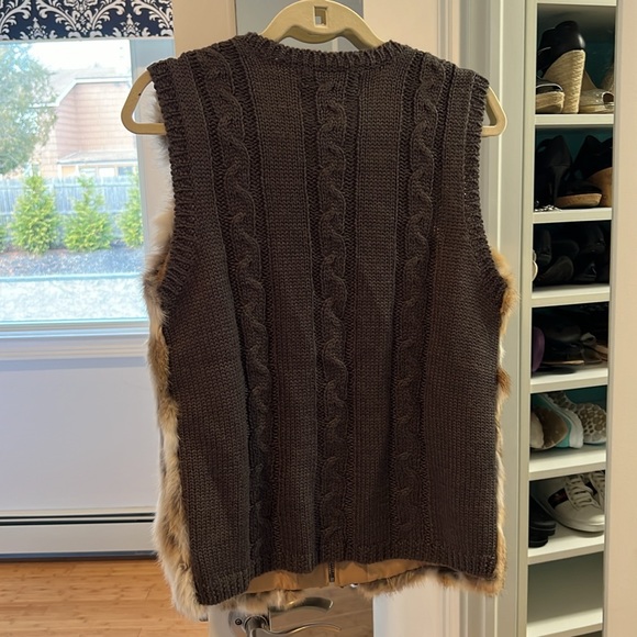 Gorgeous never worn rabbit fur vest - Picture 5 of 6